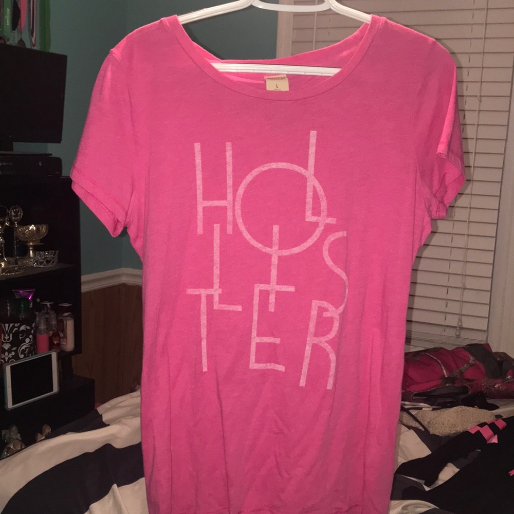 hollister t-shirt size large.
