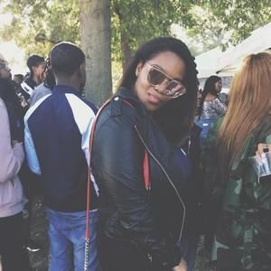 Meet your Posher, Léana