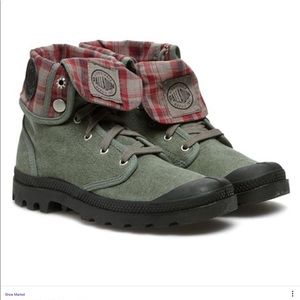 Palladium baggy boots