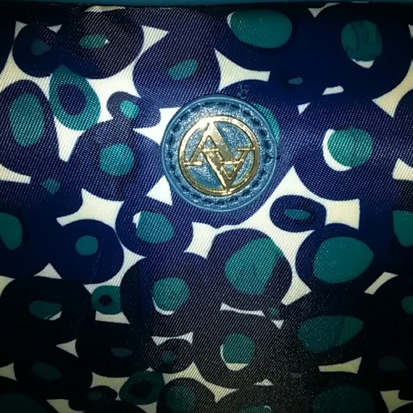 Adrienne Vittadini beauty bag - Picture 2 of 4