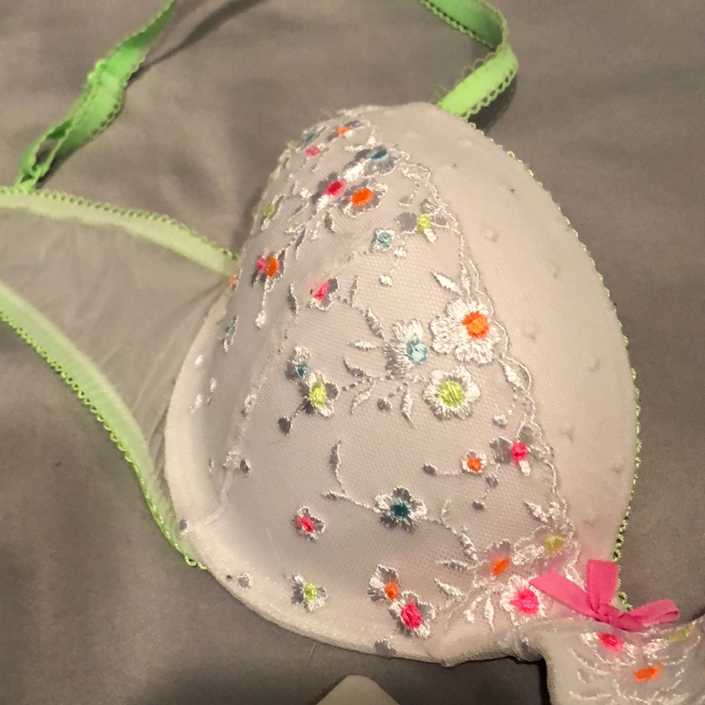 SOLD — Victoria’s Secret Push-up Bra size 34C