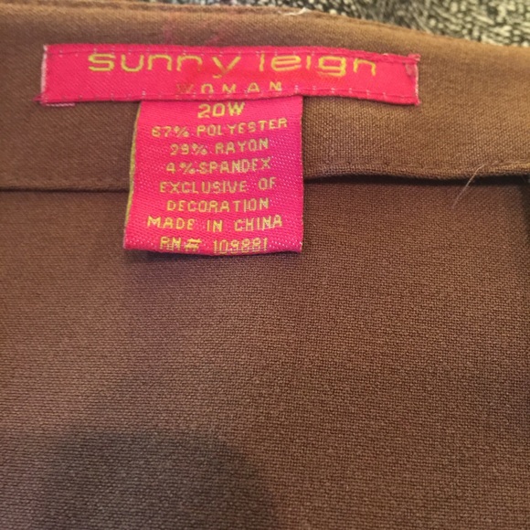 Beautiful full Skirt with Floral Embroidery - Picture 3 of 4