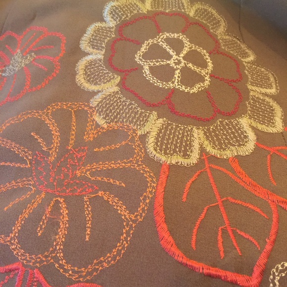 Beautiful full Skirt with Floral Embroidery - Picture 4 of 4