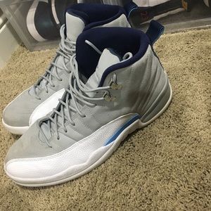Jordan 12 gray size 11