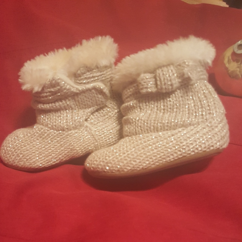 Super cute Ivory w Gold threading Infant Boots