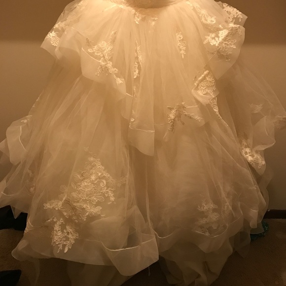 White by Vera wang strapless tulle wedding dress! - Picture 6 of 8