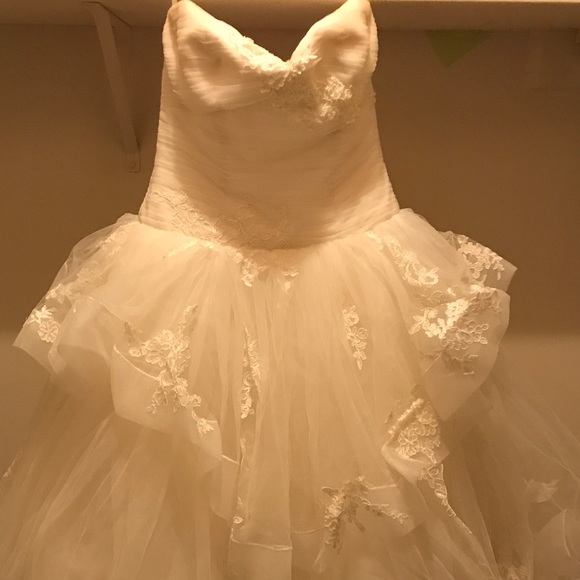 White by Vera wang strapless tulle wedding dress! - Picture 7 of 8
