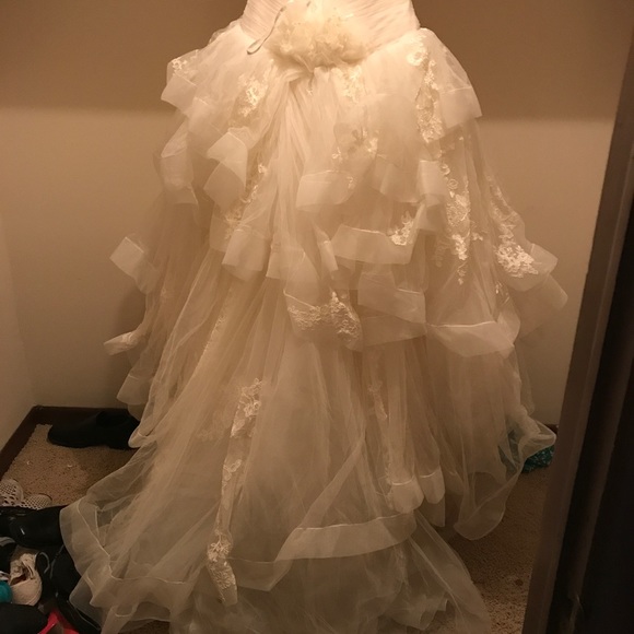 White by Vera wang strapless tulle wedding dress! - Picture 8 of 8