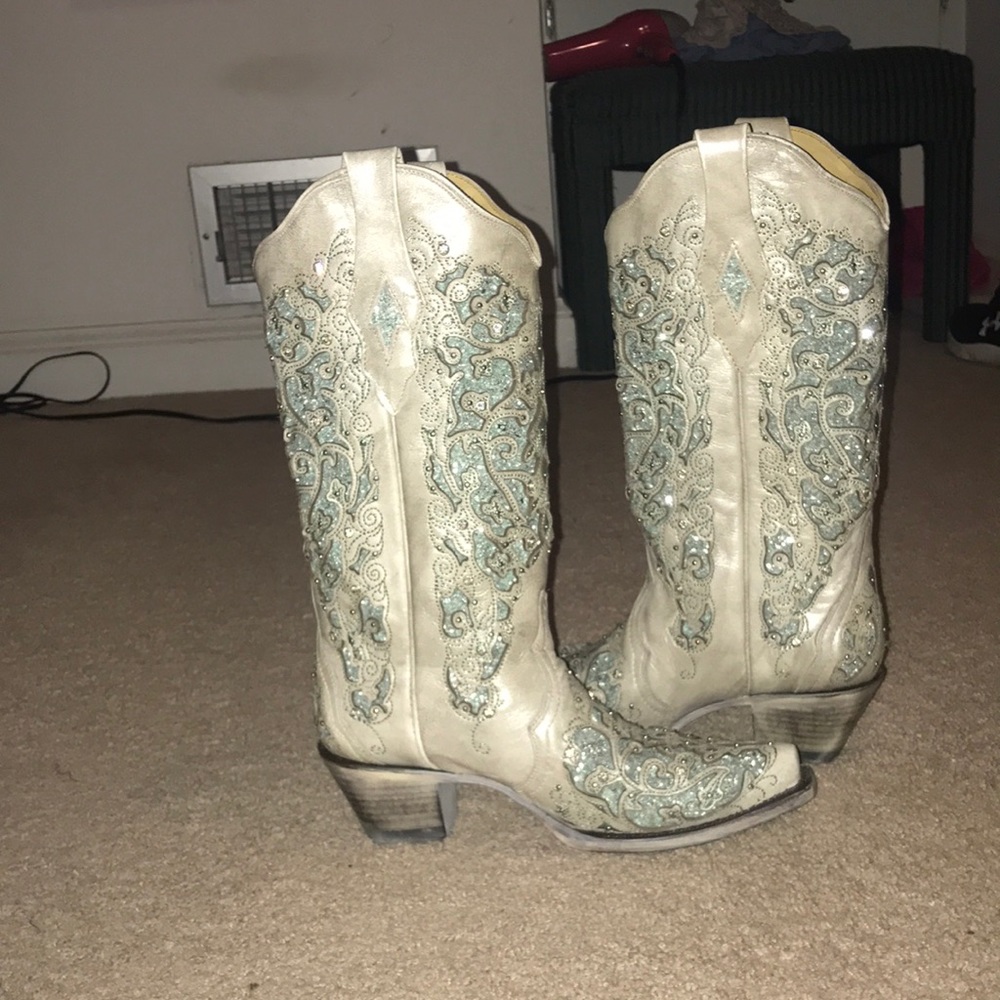 Women’s cowgirl boots size 8
