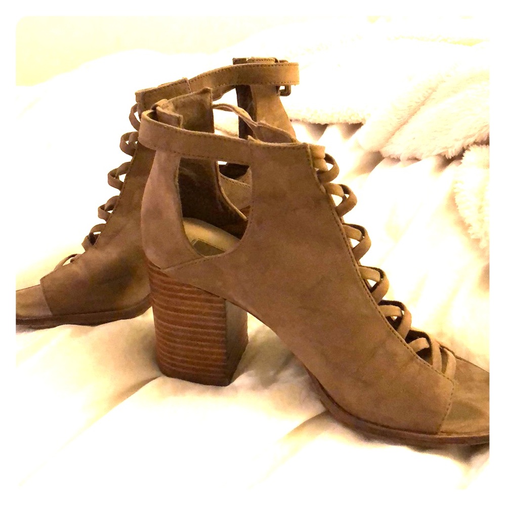 Suede peep toed booties!