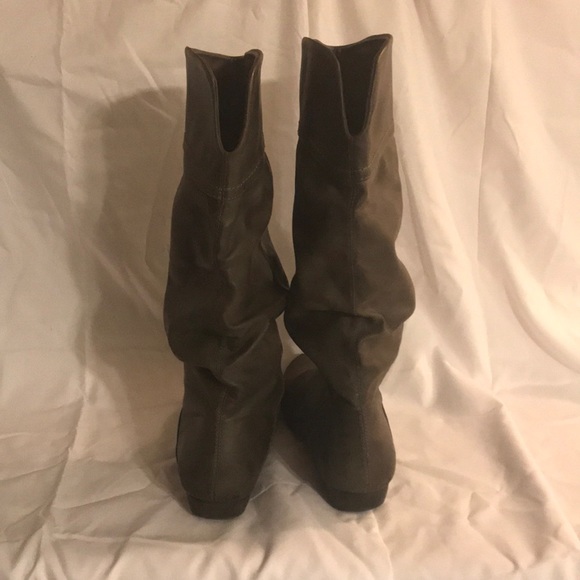 Cliffs By White Mountain - Picture 2 of 4