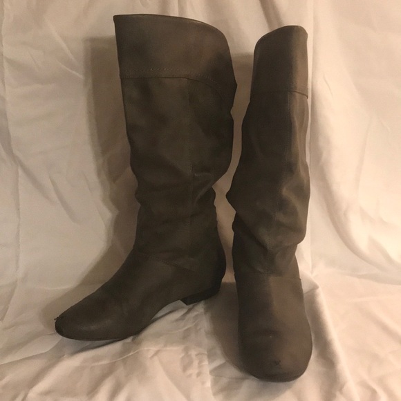 Cliffs By White Mountain - Picture 3 of 4