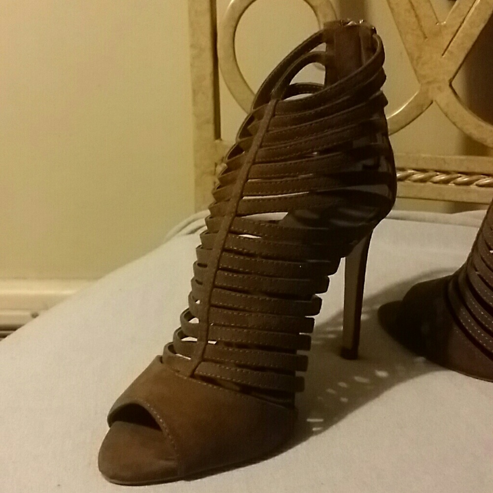 Heels - Picture 2 of 3