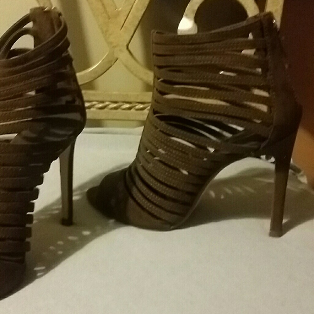 Heels - Picture 3 of 3