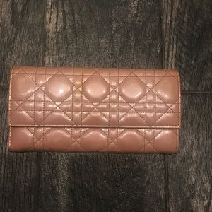 Dior Wallet on Chain