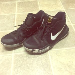 Nike Kyrie 3s