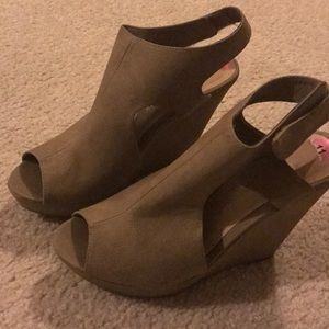 Wedge heels