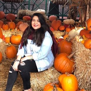 Meet your Posher, Abril