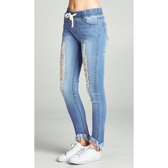 🌟SALE🌟Distressed Denim Skinny Jean - Picture 3 of 3