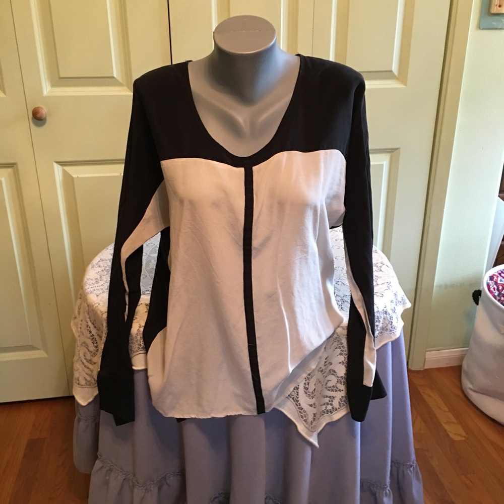 Black-and-white professional blouse