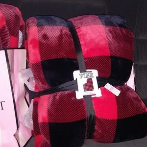 VS PINK RARE PLAID SHERPA BLANKET NWT'S