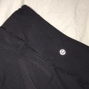 REVERSIBLE LULU LEGGINGS. Size 4.