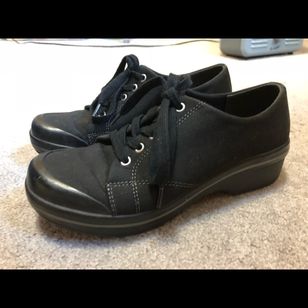 Dansko vegan, all black shoe. Size 38.