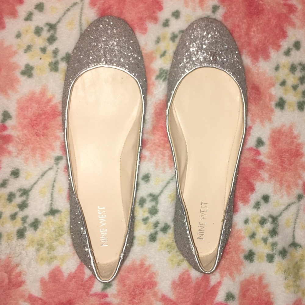 NWOT Nine West silver sparkly flats - Never worn!!