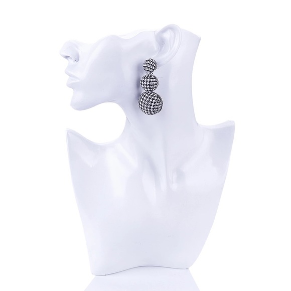 🆕McKenzie Black & White Gingham Drop Earrings - Picture 3 of 8