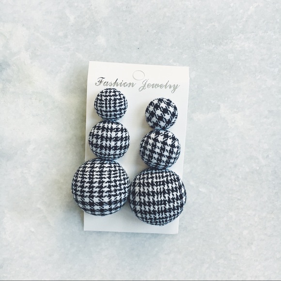 🆕McKenzie Black & White Gingham Drop Earrings - Picture 6 of 8