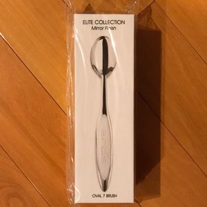 Artis Elite Oval 7 Brush
