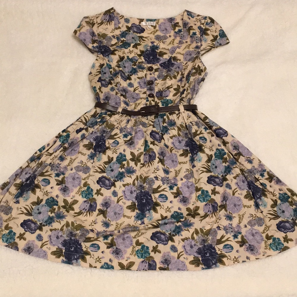 Adorable belted cap sleeved floral dress