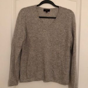 100% cashmere v-neck sweater