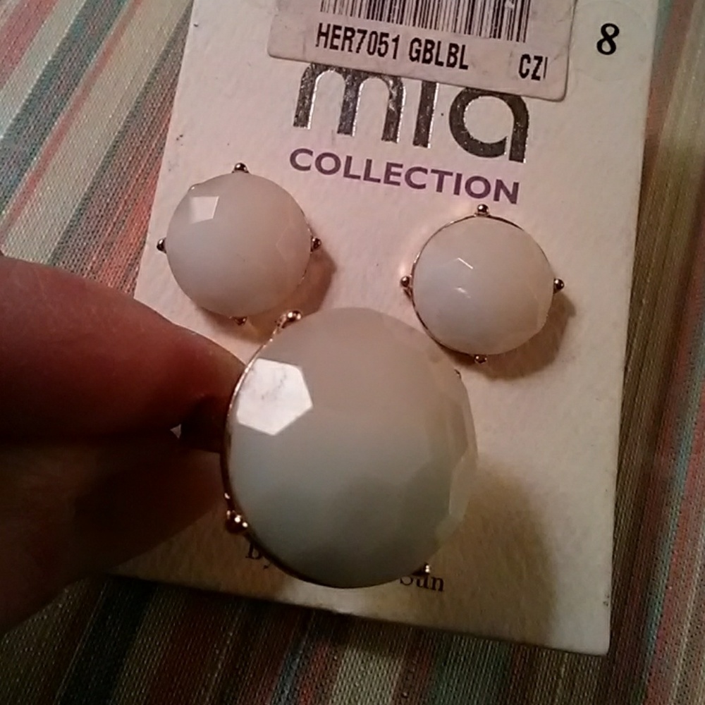 MIA COLLECTION RING & EARRINGS SET - Picture 3 of 3