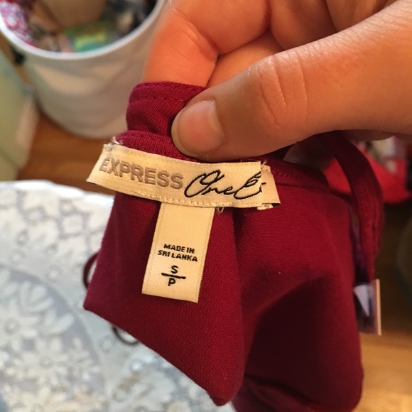 Red low-cut leotard - Picture 1 of 2