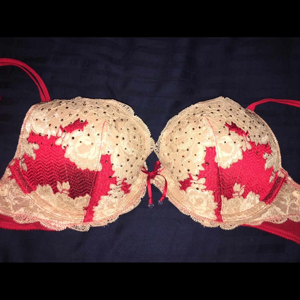 Victoria’s Secret Push Up Bra - Picture 1 of 2