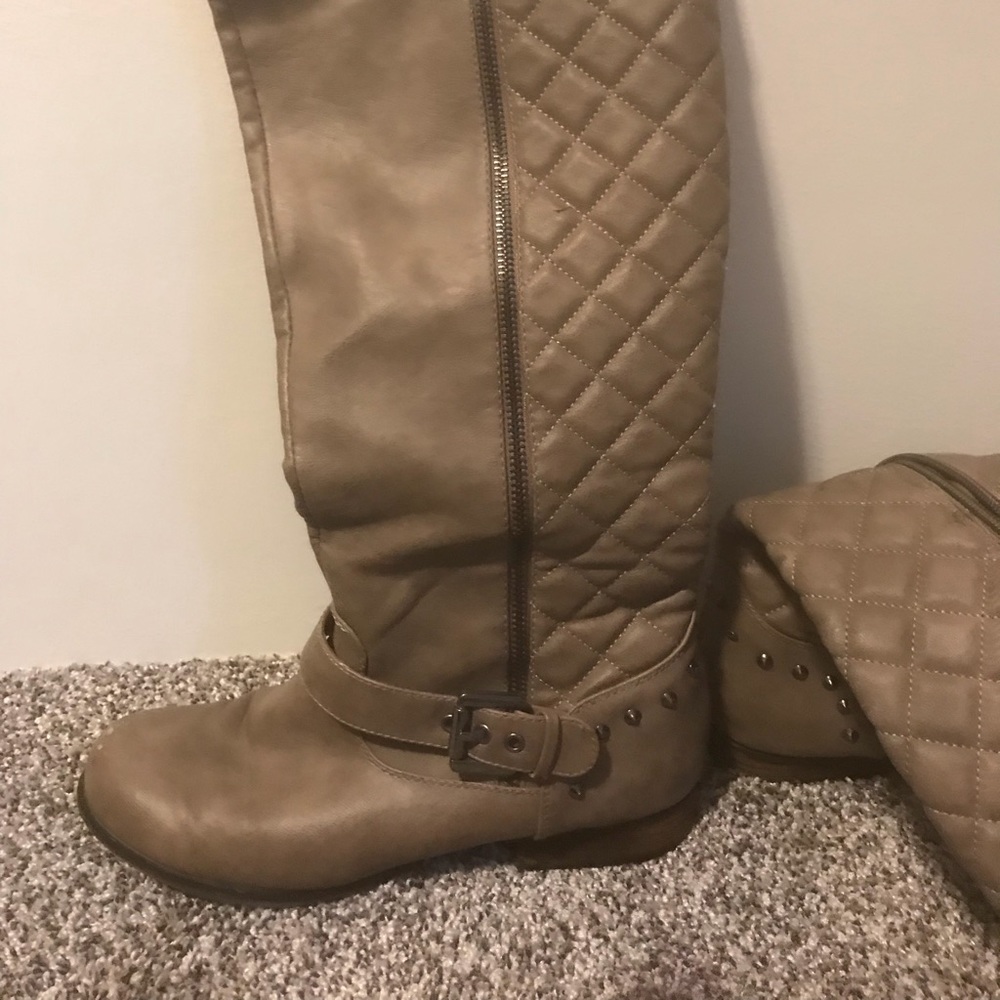 Boots - Picture 2 of 4