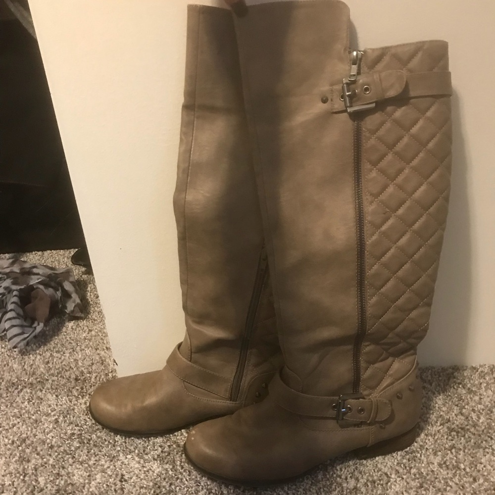 Boots - Picture 3 of 4