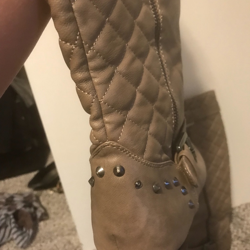 Boots - Picture 4 of 4
