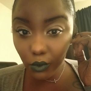 Meet your Posher, Shamika