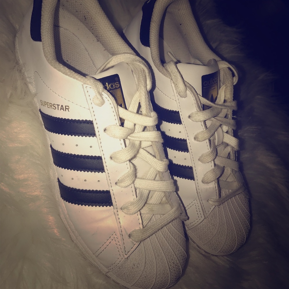 Adidas unisex superstar shoes fits 7 1/2 or 8