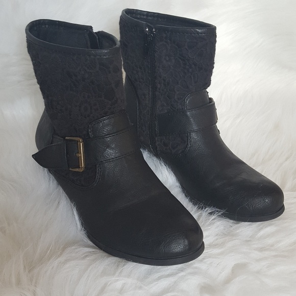 American Eagle Black Lace Slouch Ankle Boots 5.5M - Picture 2 of 5