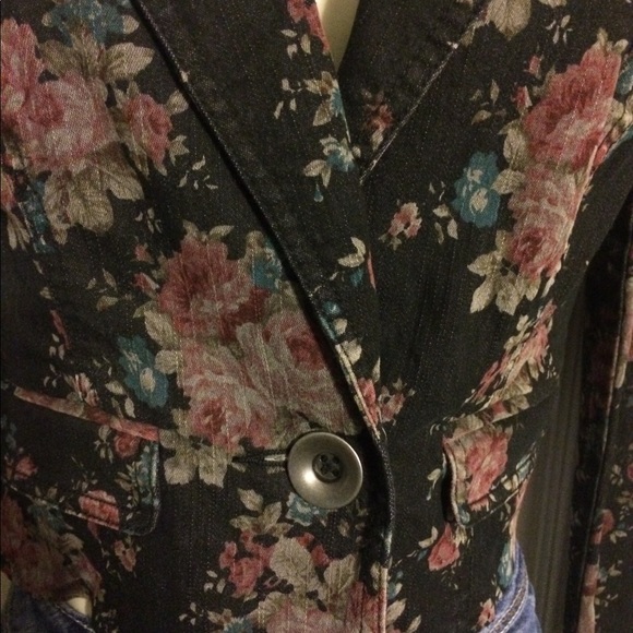 Free People black floral jacket. - Picture 2 of 8