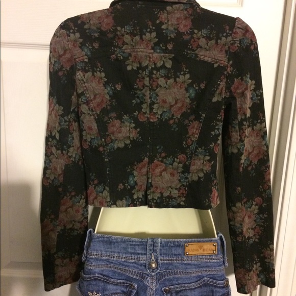 Free People black floral jacket. - Picture 7 of 8