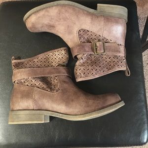 Never worn before, washed out brown booties!