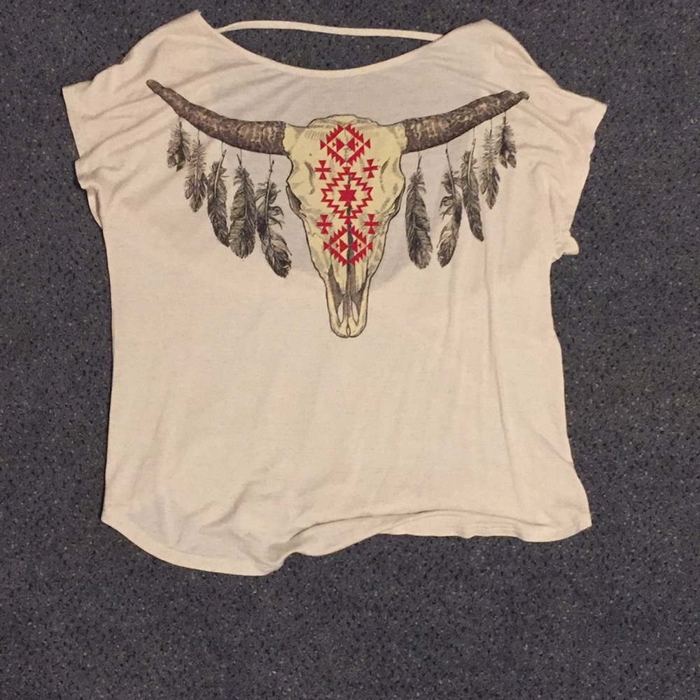 Chaser skull and feather distressed tee