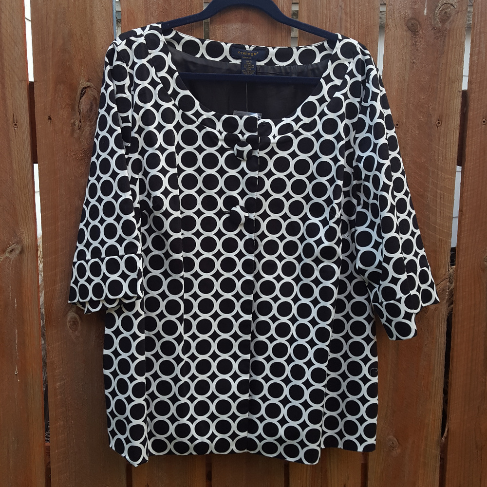 Beautiful Jacket w/ Black & White Circle Pattern