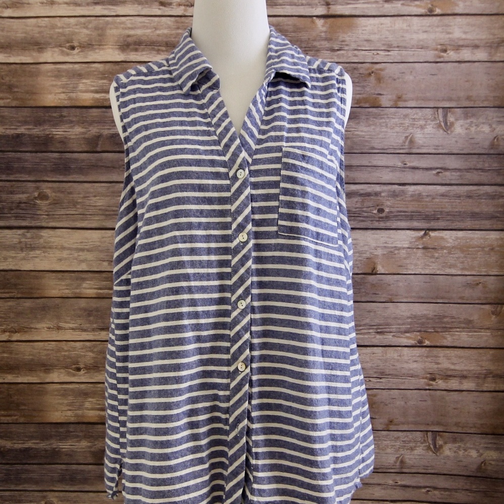 FOREVER 21 + ✨ Button Down Sleeveless Striped Top