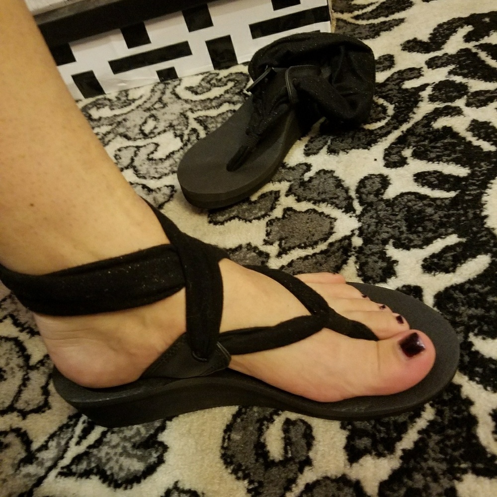 Sanuk sandals