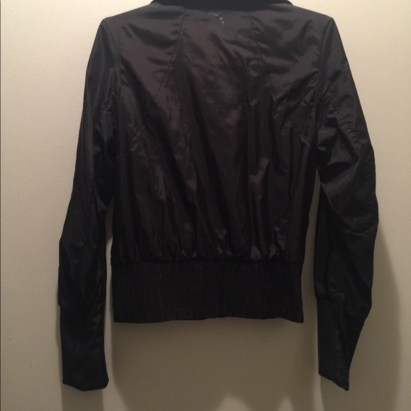 Never worn PUMA Windbreaker jacket - Picture 2 of 2